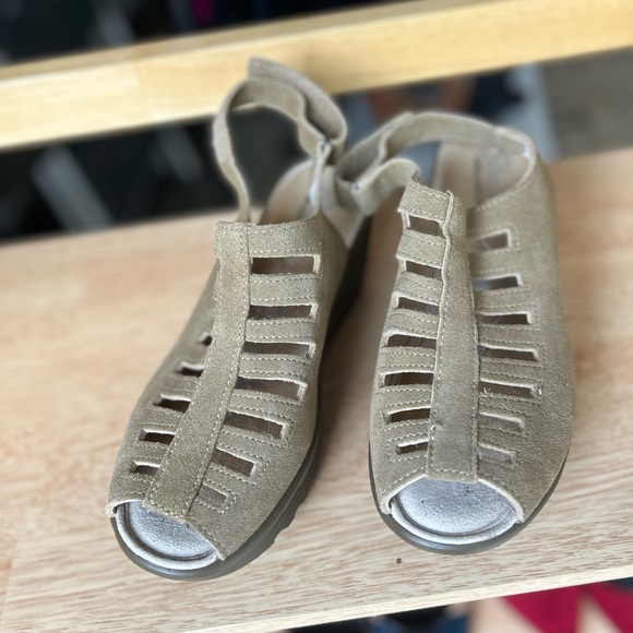 Sketchers Memory Foam Women’s Size 6.5 Like New - Picture 5 of 5